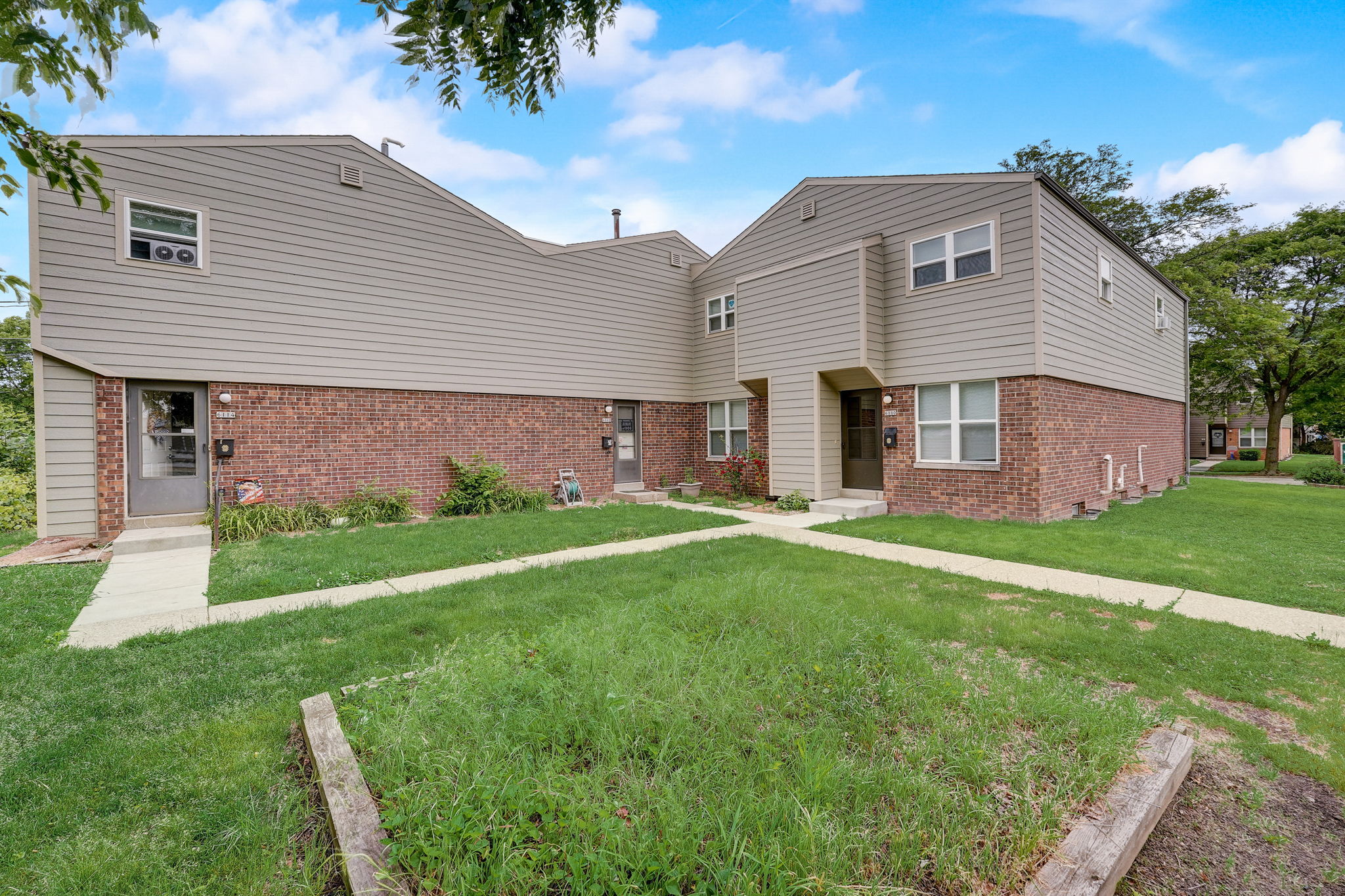 30126-web-or-mls-S 64th St 67526-026.jpg